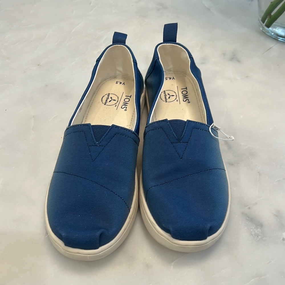 Toms kids shoes size 4.5 Never Worn